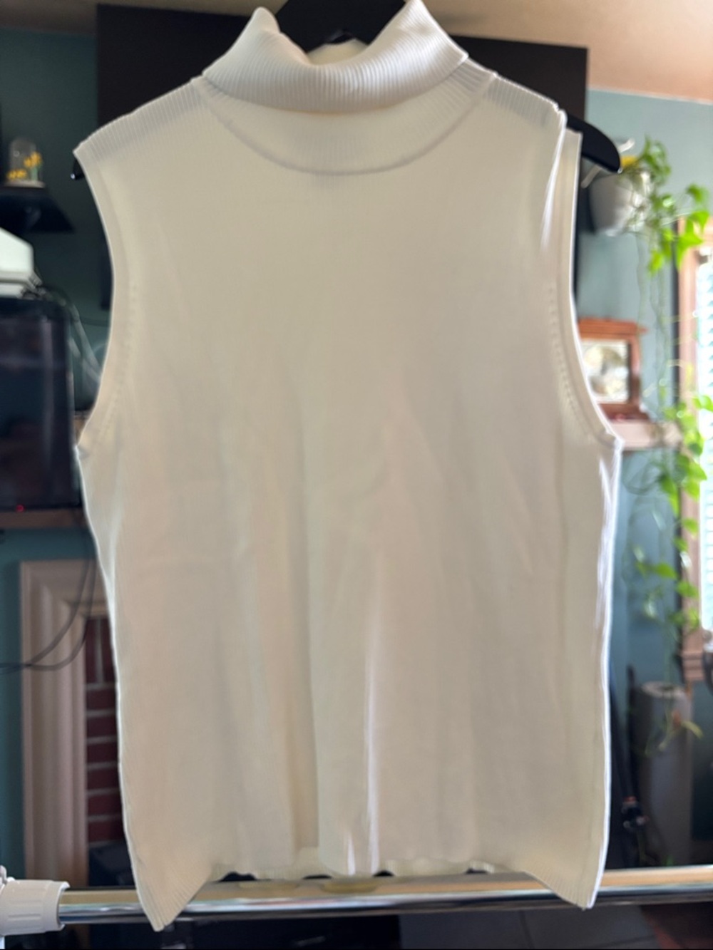 Sleeveless Turtleneck Knit Top - White